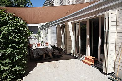 Terrasse mit Sonnensegel